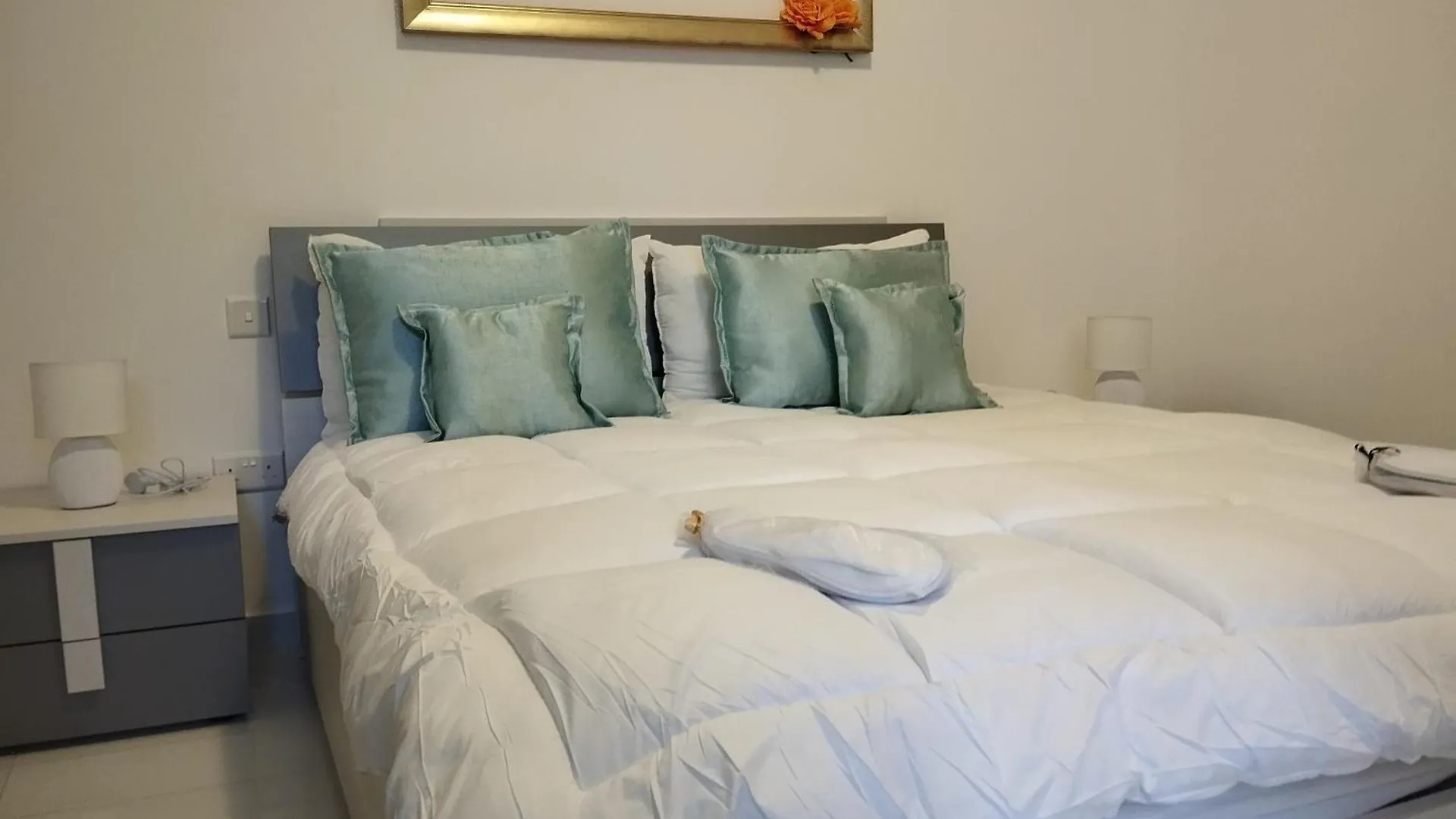 Pearl Apartments contacts